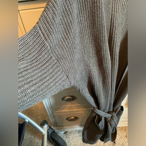 Long Belt/tie Sweater - Picture 8 of 9